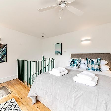 The Secret Kensington Garden Mews-2 Bedroom Full House-2 Train Lines- Spacious-Kings Road- Harrods -Chelsea Stadium-Private Small Patio Londra Dış mekan fotoğraf