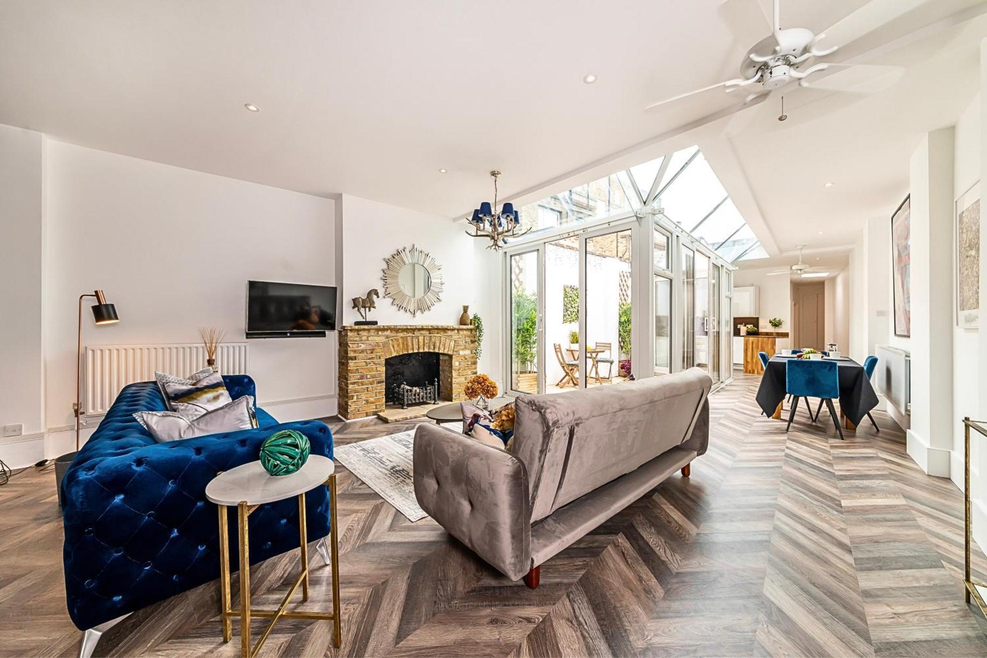 The Secret Kensington Garden Mews-2 Bedroom Full House-2 Train Lines- Spacious-Kings Road- Harrods -Chelsea Stadium-Private Small Patio Londra Dış mekan fotoğraf
