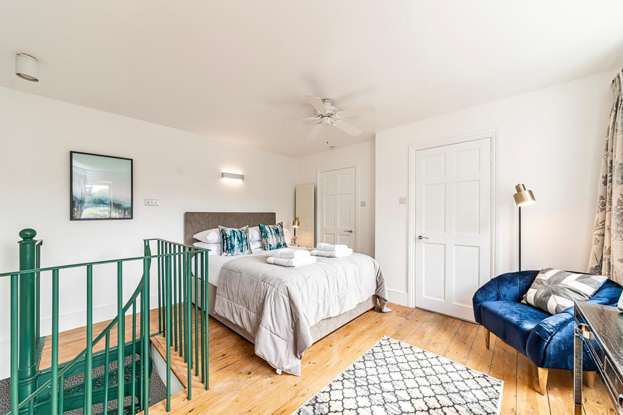 The Secret Kensington Garden Mews-2 Bedroom Full House-2 Train Lines- Spacious-Kings Road- Harrods -Chelsea Stadium-Private Small Patio Londra Dış mekan fotoğraf