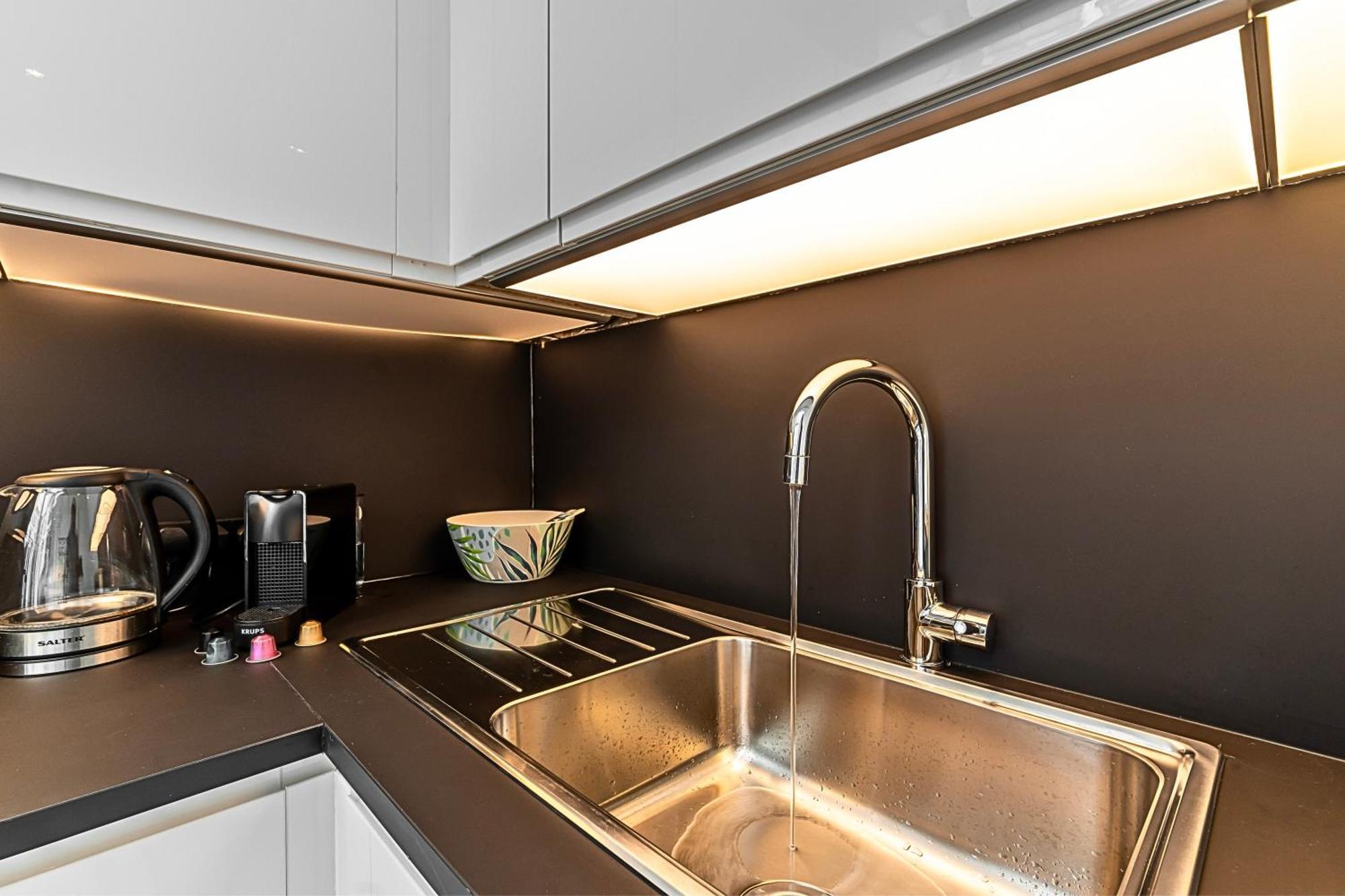 The Secret Kensington Garden Mews-2 Bedroom Full House-2 Train Lines- Spacious-Kings Road- Harrods -Chelsea Stadium-Private Small Patio Londra Dış mekan fotoğraf