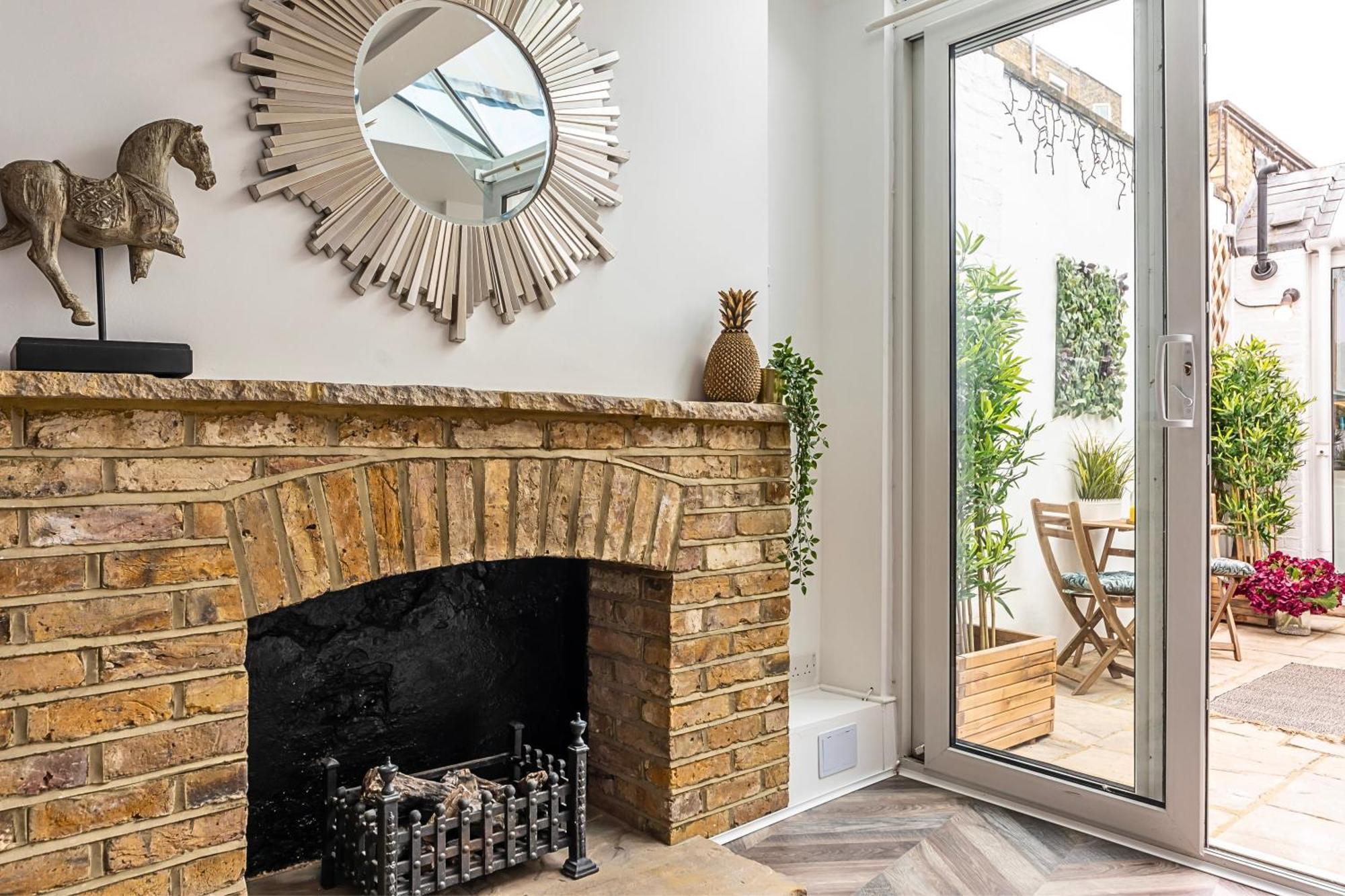 The Secret Kensington Garden Mews-2 Bedroom Full House-2 Train Lines- Spacious-Kings Road- Harrods -Chelsea Stadium-Private Small Patio Londra Dış mekan fotoğraf