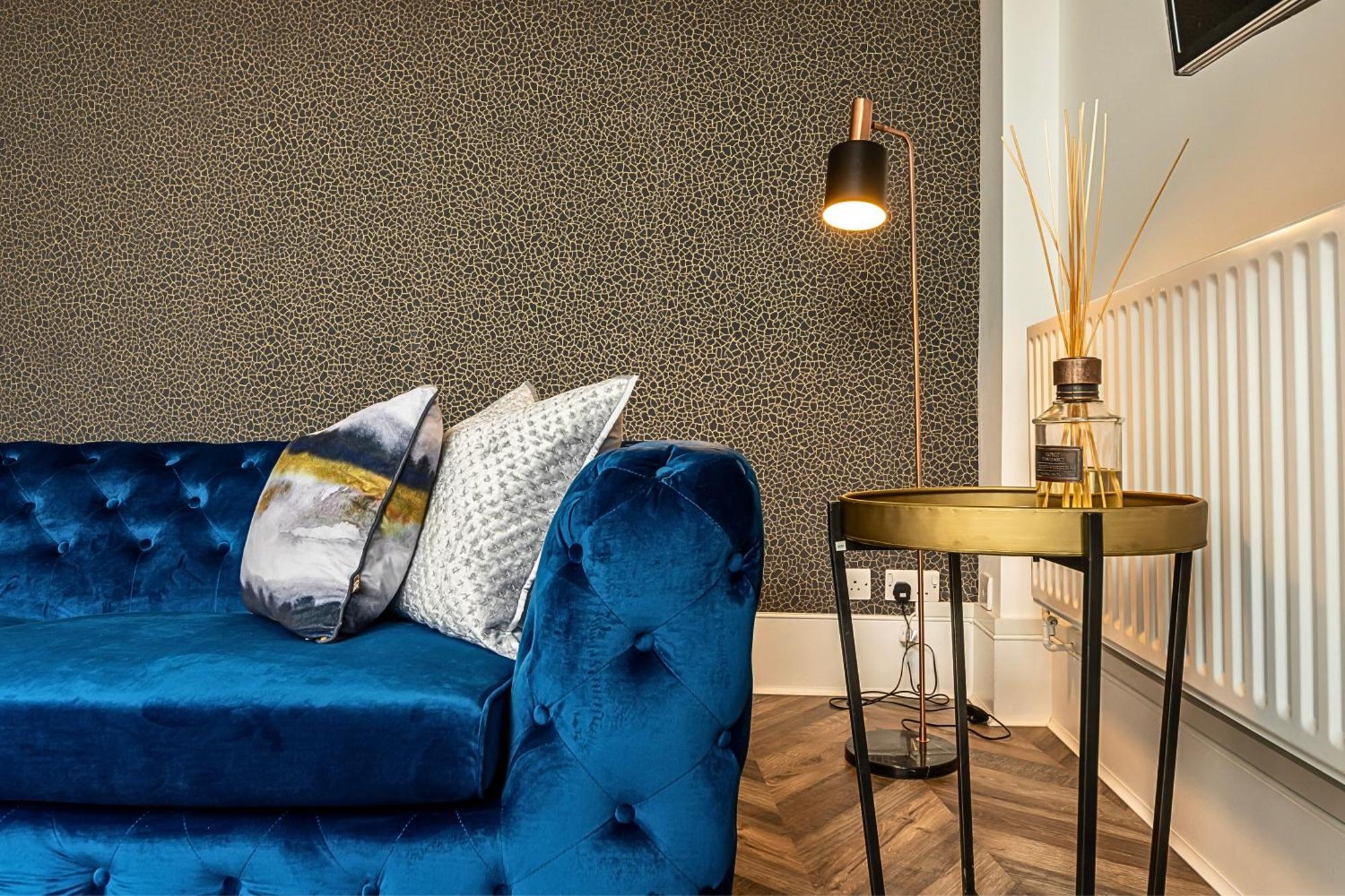 The Secret Kensington Garden Mews-2 Bedroom Full House-2 Train Lines- Spacious-Kings Road- Harrods -Chelsea Stadium-Private Small Patio Londra Dış mekan fotoğraf