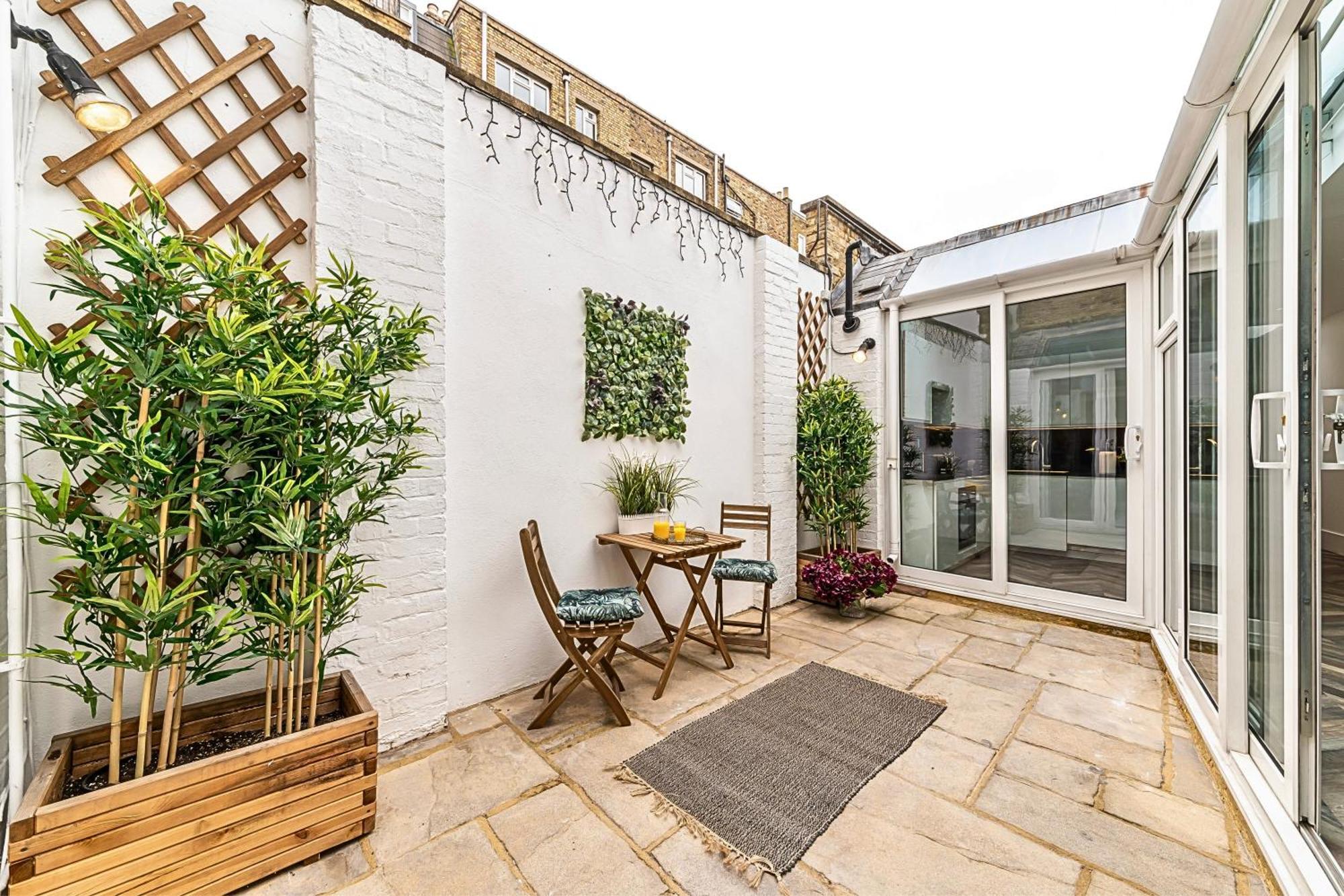 The Secret Kensington Garden Mews-2 Bedroom Full House-2 Train Lines- Spacious-Kings Road- Harrods -Chelsea Stadium-Private Small Patio Londra Dış mekan fotoğraf