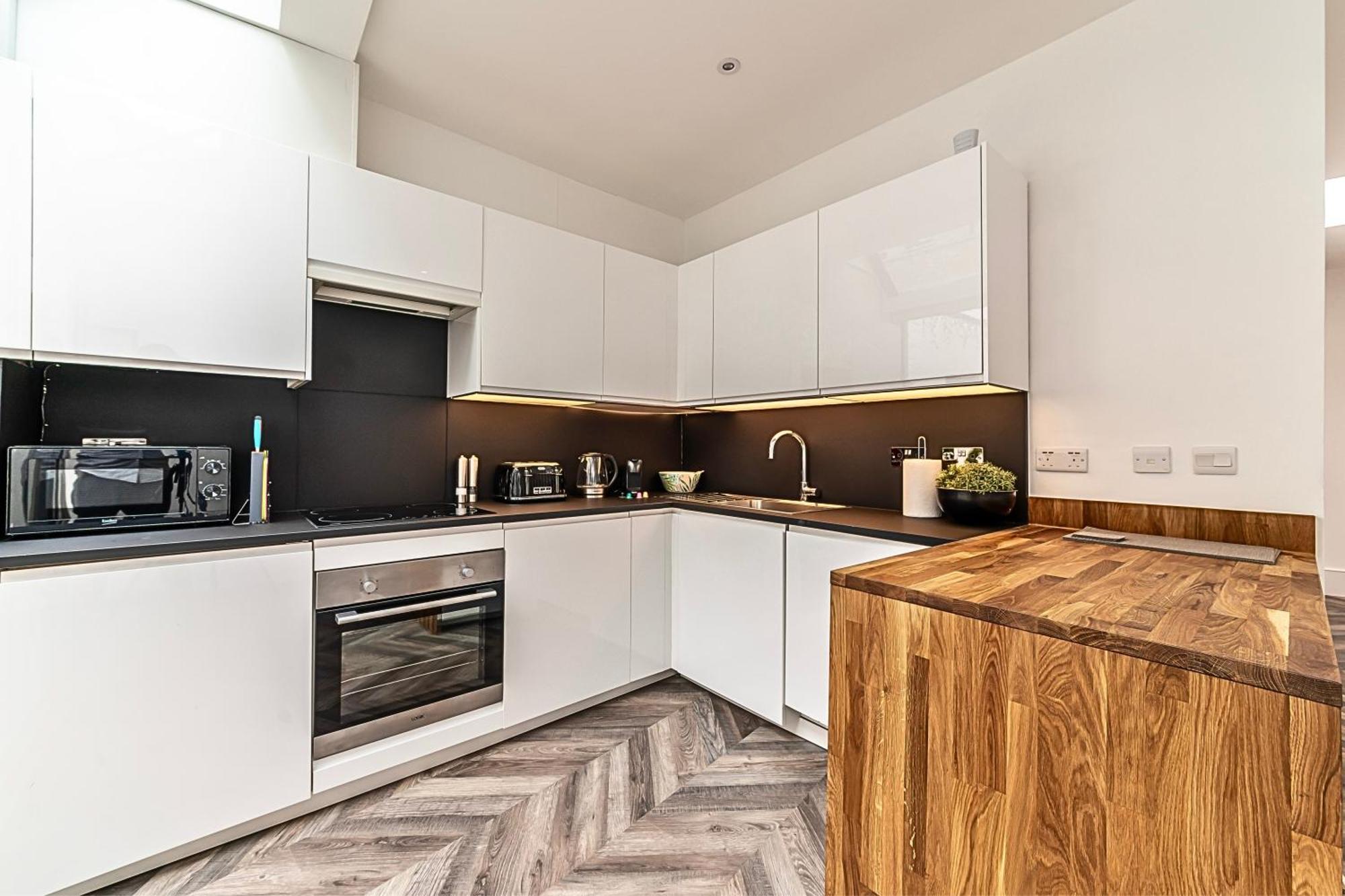 The Secret Kensington Garden Mews-2 Bedroom Full House-2 Train Lines- Spacious-Kings Road- Harrods -Chelsea Stadium-Private Small Patio Londra Dış mekan fotoğraf